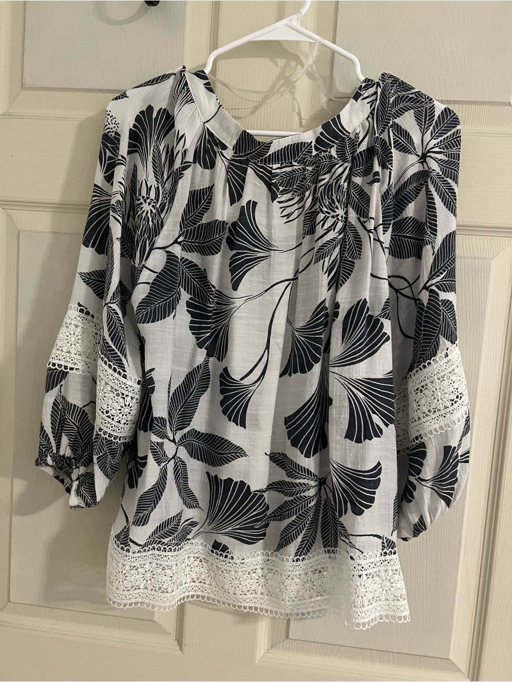 Zac & Rachel White & Dark Navy Blue Tropical Leaf Sleeveless Blouse